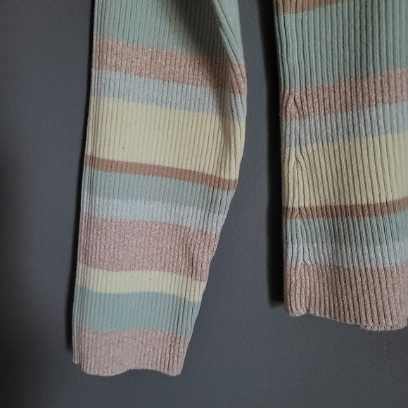 JH Collectibles Women's Turtleneck Striped Sweater. Size MP - Picture 5 of 6